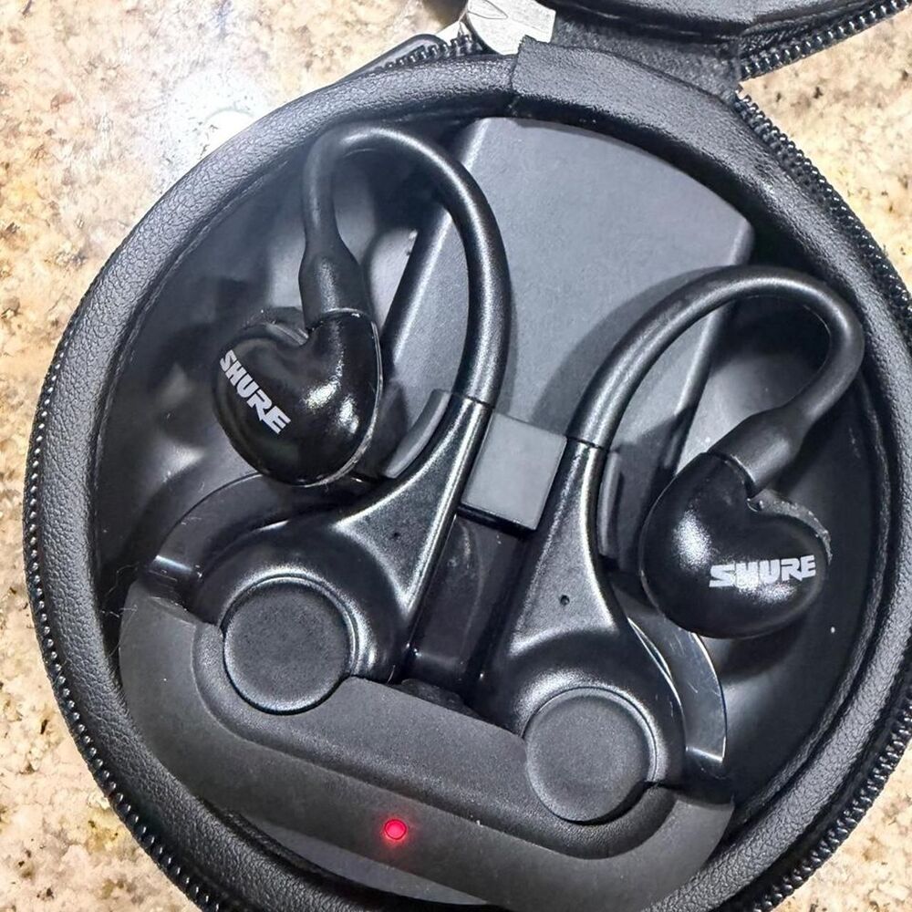 Shure AONIC 215 True Wireless Earphones + Charging Case